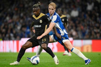 FC Portos Victor Froholdt (til højre) spillede hele kampen, da holdet vandt det portugisiske mesterskab lørdag aften.