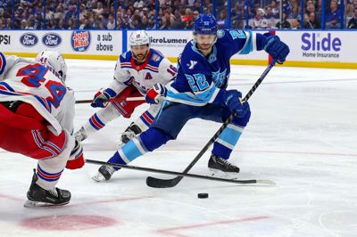 Oliver Bjorkstrand og Tampa Bay Lightning er ude af NHL-slutspillet efter et nederlag til Montreal Canadiens.