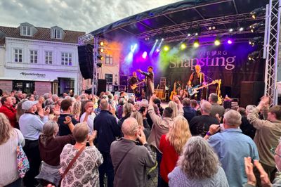 Snapsting 2026 byder på en stor kopifestival, hvor kopibands som Helmig Jam og Natasja Tribute vil lade letgenkendelige toner komme folket i møde.