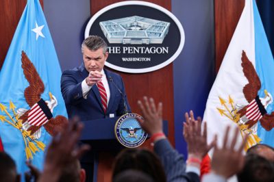 Den amerikanske forsvarsminister, Pete Hegseth, har på et pressemøde i Pentagon tirsdag sagt, at USA ikke »leder efter en ny kamp« i Hormuzstrædet.