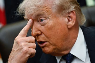 Donald Trump sætter »Project Freedom« på pause for at afsøge muligheden for en aftale med Iran.