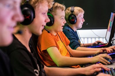Mange børn og unge bliver fristet af at købe såkaldte loot boxes i computerspil, hvor de kan være heldige at finde sjældne digitale genstande.