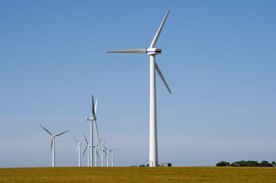 Nye og gamle Vestas-vindmøller nær Lyby på Salling.