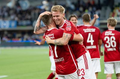To af de helt afgørende spillere for SIF. Topscorer Tonni Adamsen og midtbaneprofil Callum McCowatt har ramt topformen i de seneste kampe.