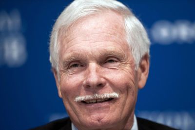Ted Turner er død i en alder af 87 år. Her ses han i 2011 til en debat om amerikansk energipolitik.