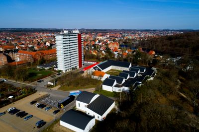 »Der er brugt nul kroner på at få skitseret eller tegnet et forslag til en udvidelse af Museum Jorn på den nuværende placering.« Sådan skriver Robert Thompson blandt andet i dette debatindlæg.