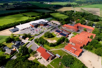 Hvis udviklingsplanerne for Them og Salten bliver til virkelighed i løbet af de næste fire til fem år, kan det betyde, at der fra 2031 bliver behov for flere klasselokaler på Frisholm Skole, vurderer kommunen.