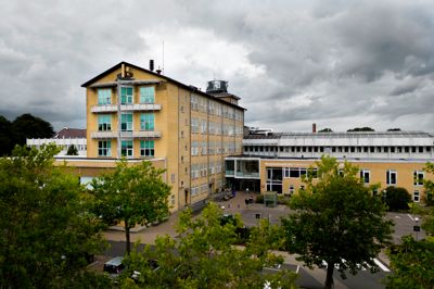 Til åbent hus arrangementet kan man blandt andet få skannet sine led, opleve en ægte operationsstue og teste sine evner i hjertemassage og håndhygiejne.
