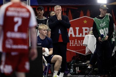 Jan Larsen havde svært ved at tøjle følelserne, da Aalborg Håndbold onsdag aften slog Sporting med et mål og spillede sig i Champions Leagues Final 4.