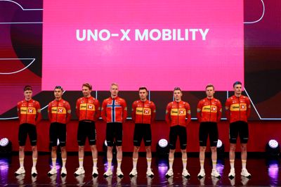 Uno-X stiller med otte norske ryttere i årets Giro d'Italia. I den ene sportsdirektørbil kommer herningensiske Michael Blaudzun til at tage plads. Han fortæller, at holdet skal jagte etapesejre.