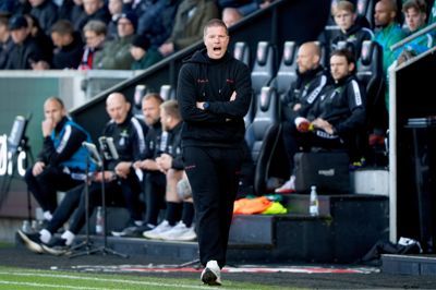 40-årige Mike Tullberg har været cheftræner i FC Midtjylland siden september. Sæsonen kan ende med to, en eller ingen titler hos Ulvene.