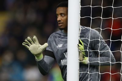 Cardiff veksler en lejeaftale med målmanden Nathan Trott til en permanent kontrakt.
