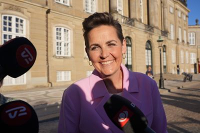 Formand Pia Olsen Dyhr (SF) efter af have været hos kong Frederik på Amalienborg.