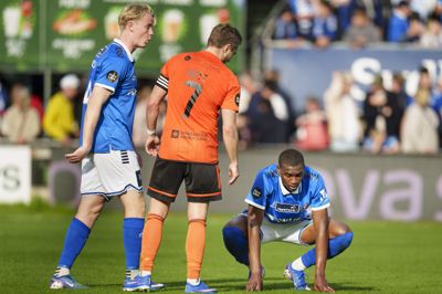 Jonathan Witt (med ryggen til) har været i Hillerød i hele sin fodboldkarriere.