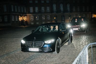 Venstres Troels Lund Poulsen var en tur forbi Amalienborg og kong Frederik fredag aften for at blive udpeget som kongelig undersøger.