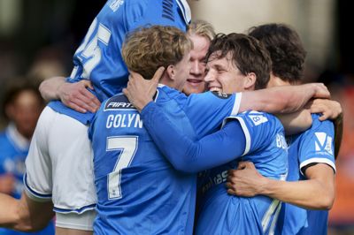 Lyngbys tilbagevenden til Superligaen er en realitet efter en 2-0-sejr lørdag i Hvidovre.