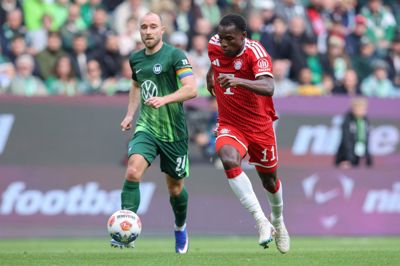 Christian Eriksen bar anførerbindet for Wolfsburg, der lørdag tabte 0-1 til Bayern München og nu har et par skæbnesvangre uger foran sig.