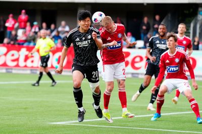 Tonni Adamsen og holdkammeraterne tabte 4-0, men det fyldte ikke meget efter redningen.
