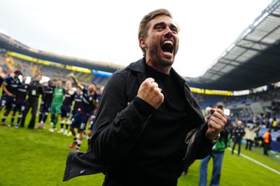 AGF-træner Jakob Poulsen kunne juble over mesterskabstriumfen på Brøndby Stadion.