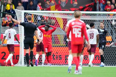 FCM-målmand Elias Olafsson (t.h.) var redningsmanden hos Ulvene, og islændingens mange redninger vakte store frustrationer hos hjemmeholdet FC Nordsjælland.