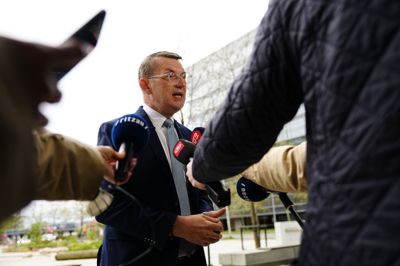 Den nye kongelige undersøger, Troels Lund Poulsen (V), indleder mandag forhandlingerne om at danne en ny regering.