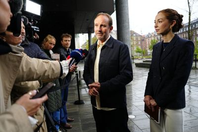 De Radikales leder, Martin Lidegaard, møder pressen med partifælle Samira Nawa før regeringsforhandlinger på Scandic Spectrum i København mandag den 11. maj 2026.
