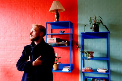 Elias Chiron arbejder på et projekt, der skal gøre dating mere tilgængeligt for unge i Herning Kommune.