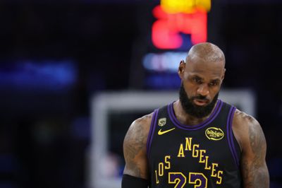 LeBron James og Los Angeles Lakers kunne intet stille op mod Oklahoma City Thunder i NBA-slutspillets kvartfinaler.