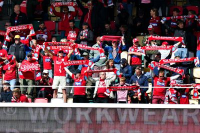 SIF-fansene var lettede søndag, da redningen blev en realitet, men hos tilhængerne er der også mange bekymringer i forhold til den kommende sæson.