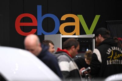 EBay's bestyrelse afviser et bud på 56 milliarder dollar fra spilforhandleren GameStop.