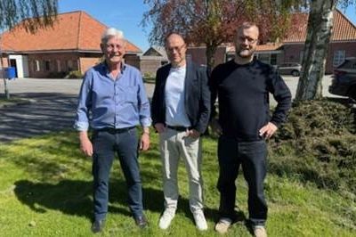 Erik Struve (t.v.) fortsætter den daglige ledelse af B. Struve Garngården efter salget til Jacob Ryssel og Bo Tage Nielsen fra Andersen & Stender.