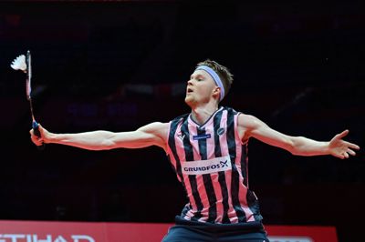 Badmintonspilleren Anders Antonsen vandt onsdag i to sæt og gik videre i Thailand.