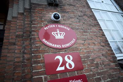 Retten i Odense har onsdag dømt en 65-årig mand for at have voldtaget en kvindelig bekendt. Manden blev taget på fersk gerning af politiet, da han ifølge retten forsøgte at voldtage kvinden igen en måned senere.