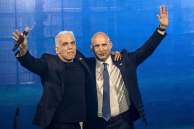 I slutningen af april annoncerede oppositionspolitikerne Yair Lapid og Naftali Bennett, at de danner partiet »Sammen« ved det kommende israelske valg.