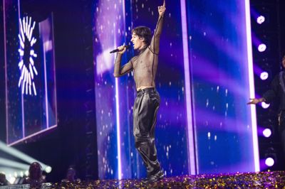 Søren Torpegaard Lund skal på som sang nummer ti i årets Eurovision-semifinale torsdag aften. Også Ukraine, Australien og Aserbajdsjan er blandt de i alt 15 lande, som dyster om aftenens ti finalepladser.