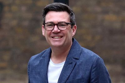 Greater Manchesters borgmester, Andy Burnham, er et skridt tættere på at kunne udfordre Starmer som Labours leder, efter at politikeren Josh Simons har trukket sig fra parlamentet.