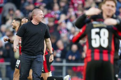 Mike Tullberg brød ud i en ellevild jubel efter FC Midtjyllands sejr i pokalfinalen.