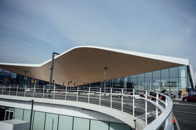 Flyafgange til og fra Helsinkis lufthavn vil være påvirket hele fredagen, efter at flytrafikken tidligt fredag var suspenderet i tre timer.
