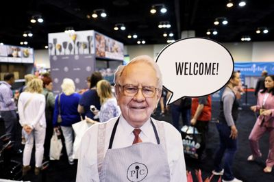Warren Buffet står bag holdingselskabet Berkshire Hathaway, der er en af verdens største virksomheder målt på markedsværdi.