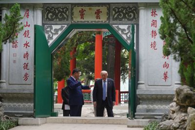 Donald Trump fik fredag en rundvisning i Zhongnanhai, som er et afspærret område i Beijing, som bruges som regeringens hovedkvarter.
