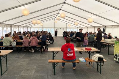 Det store familiebanko i festteltet ved Ejstrupholms byfest er et sikkert hit - regnvejr eller ej.