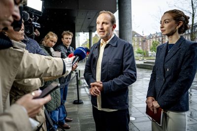 Martin Lidegaard (R) og Samira Nawa (R) før regeringsforhandlinger på Scandic Spectrum i København.
