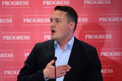 Storbritanniens tidligere sundhedsminister Wes Streeting vil udfordre Starmer ved et eventuelt lederskabsvalg.