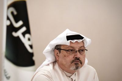 I 2018 gik Jamal Khashoggi ind på det saudiarabiske konsultat i Istanbul. Han kom aldrig ud i live. Fransk domstol skal lede ny undersøgelse af den omdiskuterede drabssag.