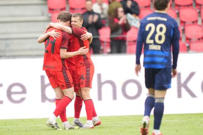 FC Fredericia jubler efter en scoring i sejren over Silkeborg IF i sidste runde af Superligaens nedrykningsspil.