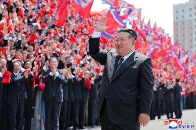 Billede fra 14. maj, som er blevet offentliggjort af det statslige nyhedsbureau Korean Central News Agency (KCNA) i Nordkorea, viser Kim Jong-un i hovedstaden Pyongyang.