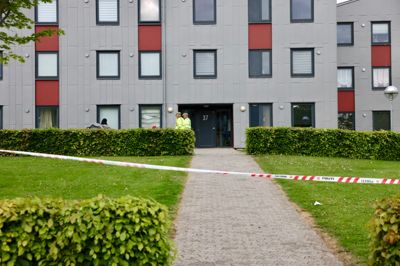 Politiet har mandag morgen sat afspærringer op ved Brændgårdsparken i Herning.
