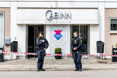 Den Uafhængige Politiklagemyndighed undersøger en episode, hvor politiet affyrede skud mod en knivbevæbnet mand på et Cabinn-hotel på Frederiksberg søndag.