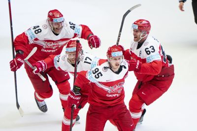 Nick Olesen scorede sejrsmålet i sidste års VM-kvartfinale mod Canada og var svær at indfange for Nicholas B. Jensen, Nicklas Jensen og Patrick Russell.