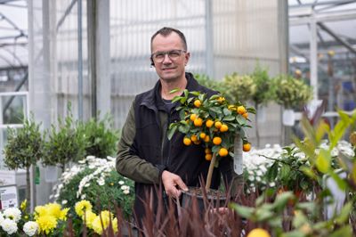 Karsten Antonsen fylder 60 år i dag, tirsdag, men han er langtfra færdig med at drive Gartnerhallen på Ringkøbingvej i Herning.